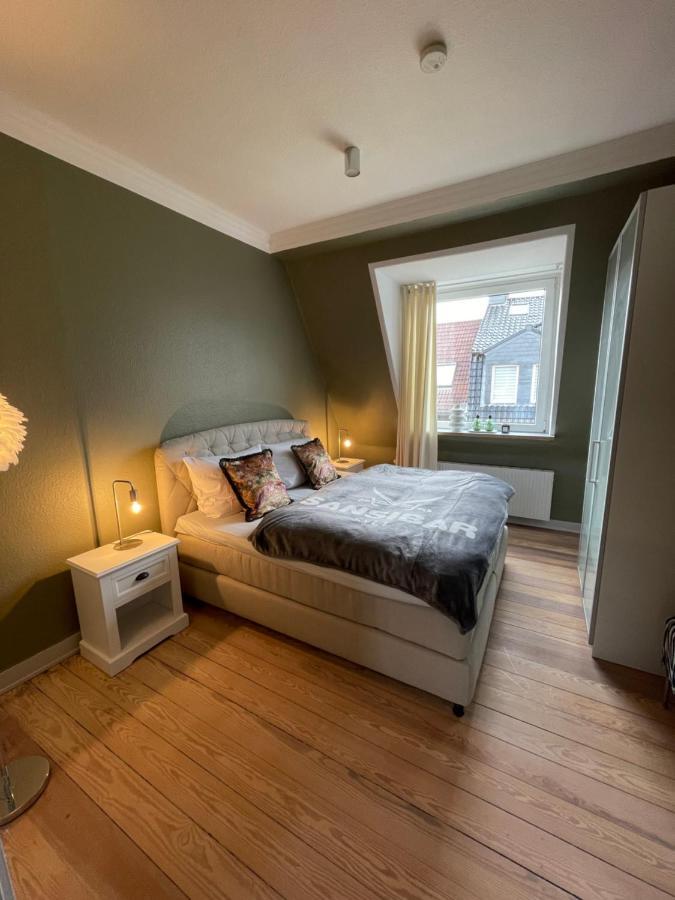 Schoene Grosse 4 Zimmer-Altbauwohnung Kiel Exteriör bild